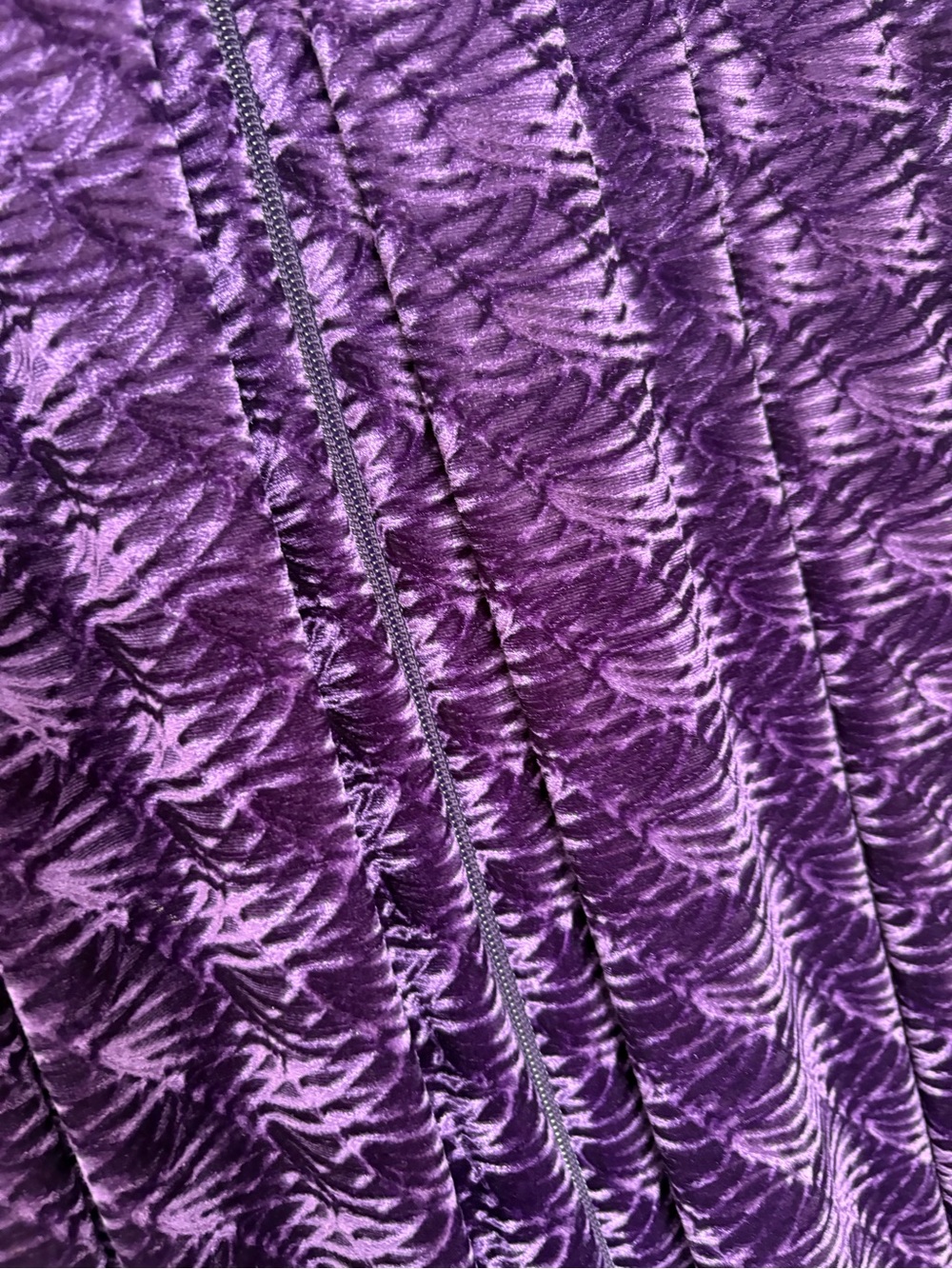 Cabernet Purple Patterned Robe with Zip Front - Picture 2 of 7